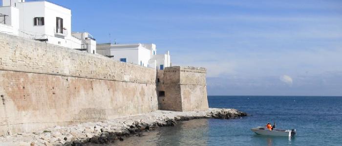 Monopoli (Ba), le mura del borgo antico