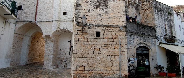 Ceglie Messapica (Br), Porta di Monterrone e torre